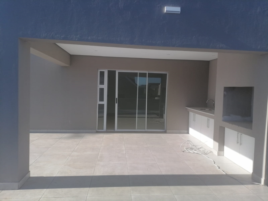 3 Bedroom Property for Sale in Somerset Lakes Western Cape